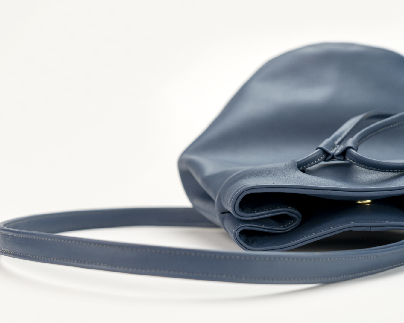 Kožna torba Okean – HideHub ručno rađena torba od prave kože u toplim tonovima